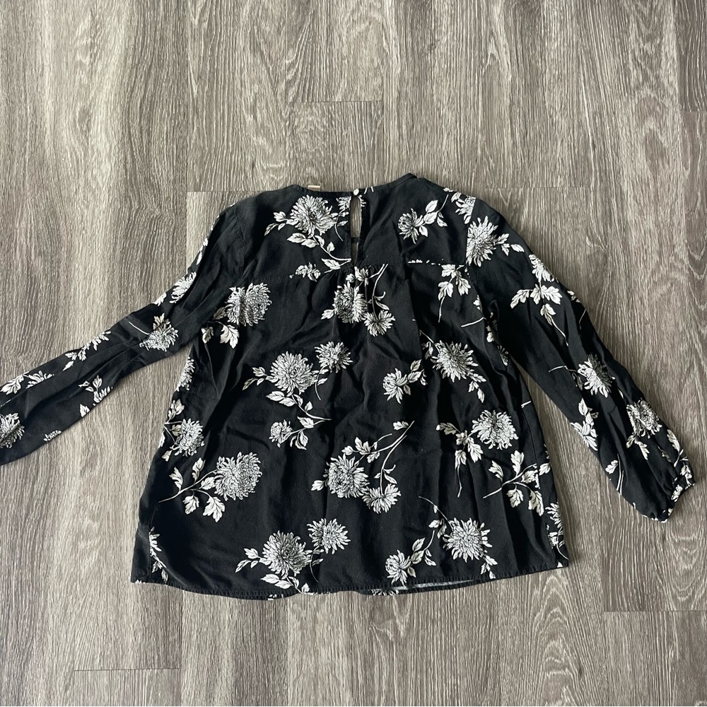 Forever 21 Black Floral Flowy Top | Front Back Slits Size S - Picture 4 of 6